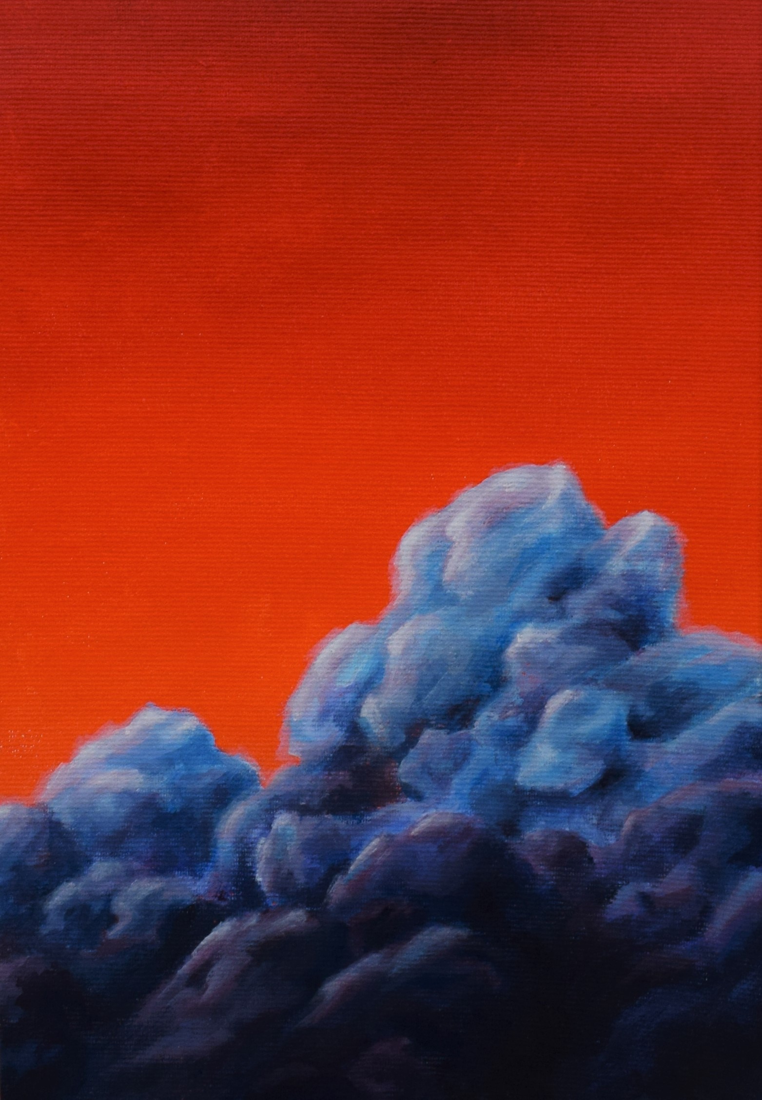 Maleri blå og lilla skyformationer på en orange himmel.